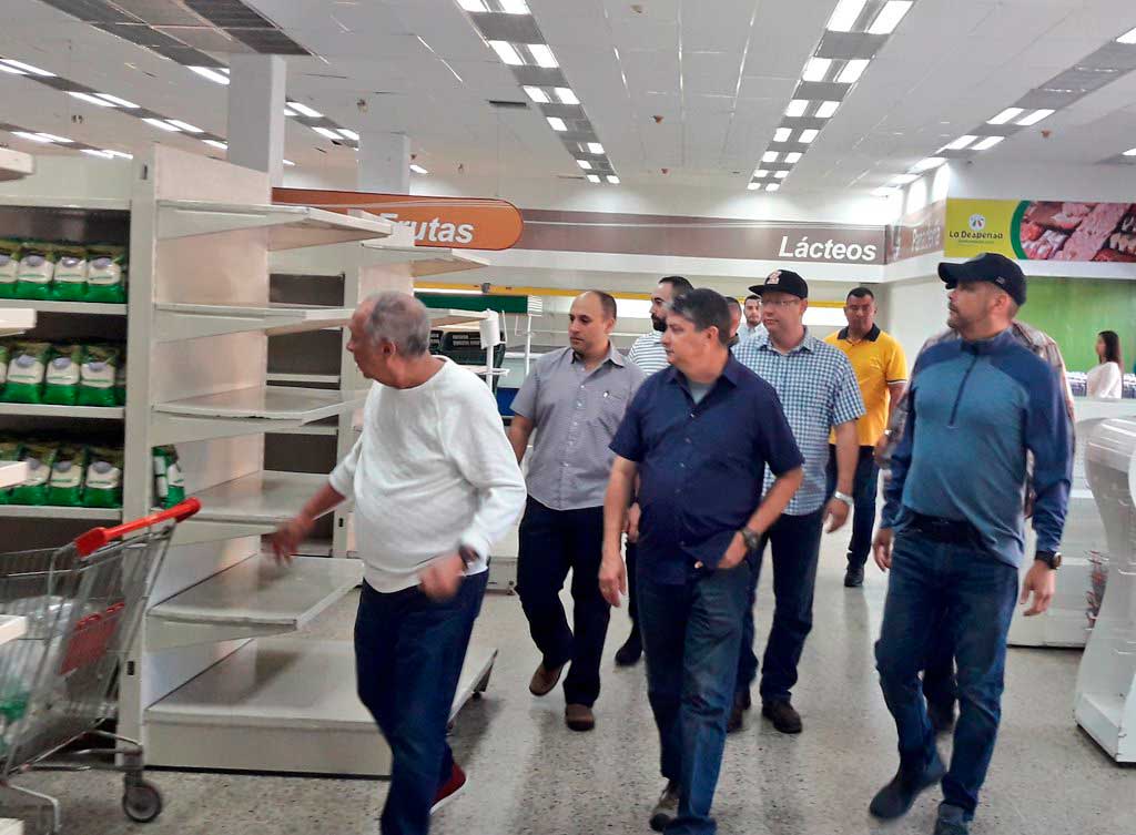 Se ejecutan labores de mantenimiento y equipamiento para la pronta reinauguración de los Hiper Abastos Bicentenario.