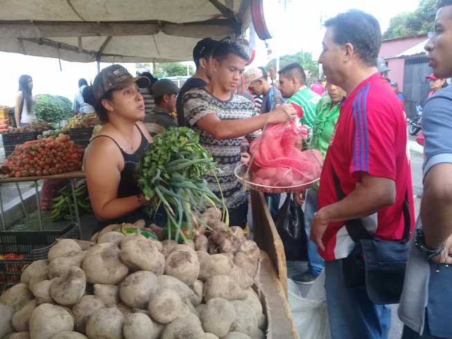 La jornada a cielo abierto estuvo encabezada por el jefe estadal de Mercal Barinas, Jehan Ramírez, junto al gobernador de la entidad, Argenis Chávez.
