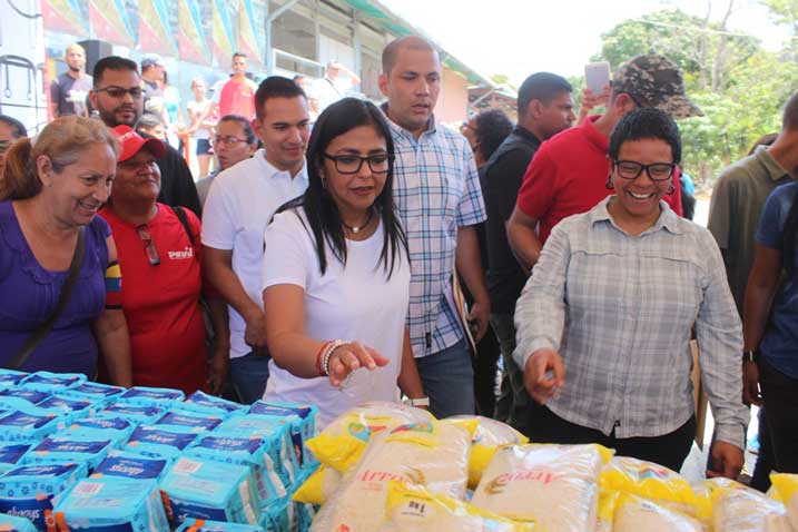 La vicepresidenta de la República Delcy Rodríguez hizo un recorrido por la feria.